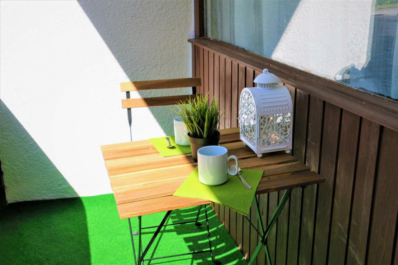 Green Wall Apartment Капрун Экстерьер фото